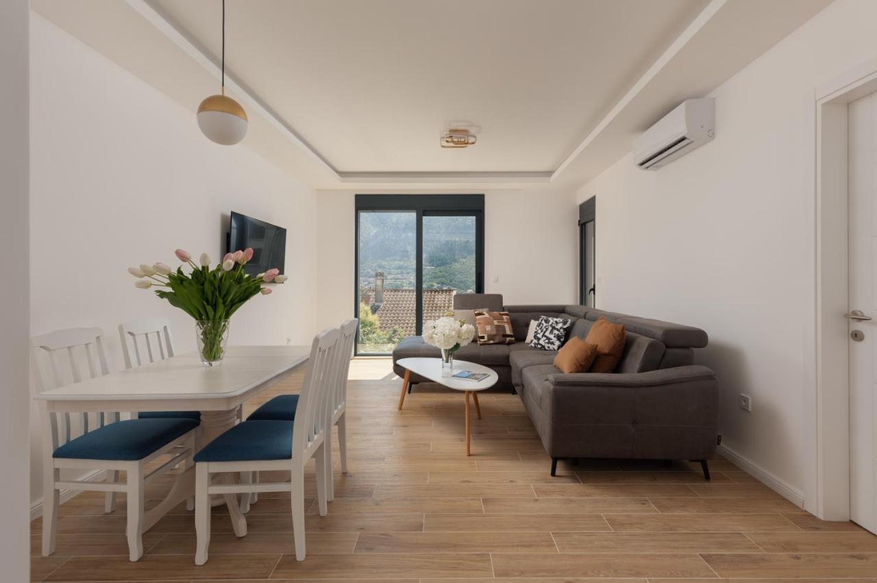 Berge Apartments Cattaro Esterno foto