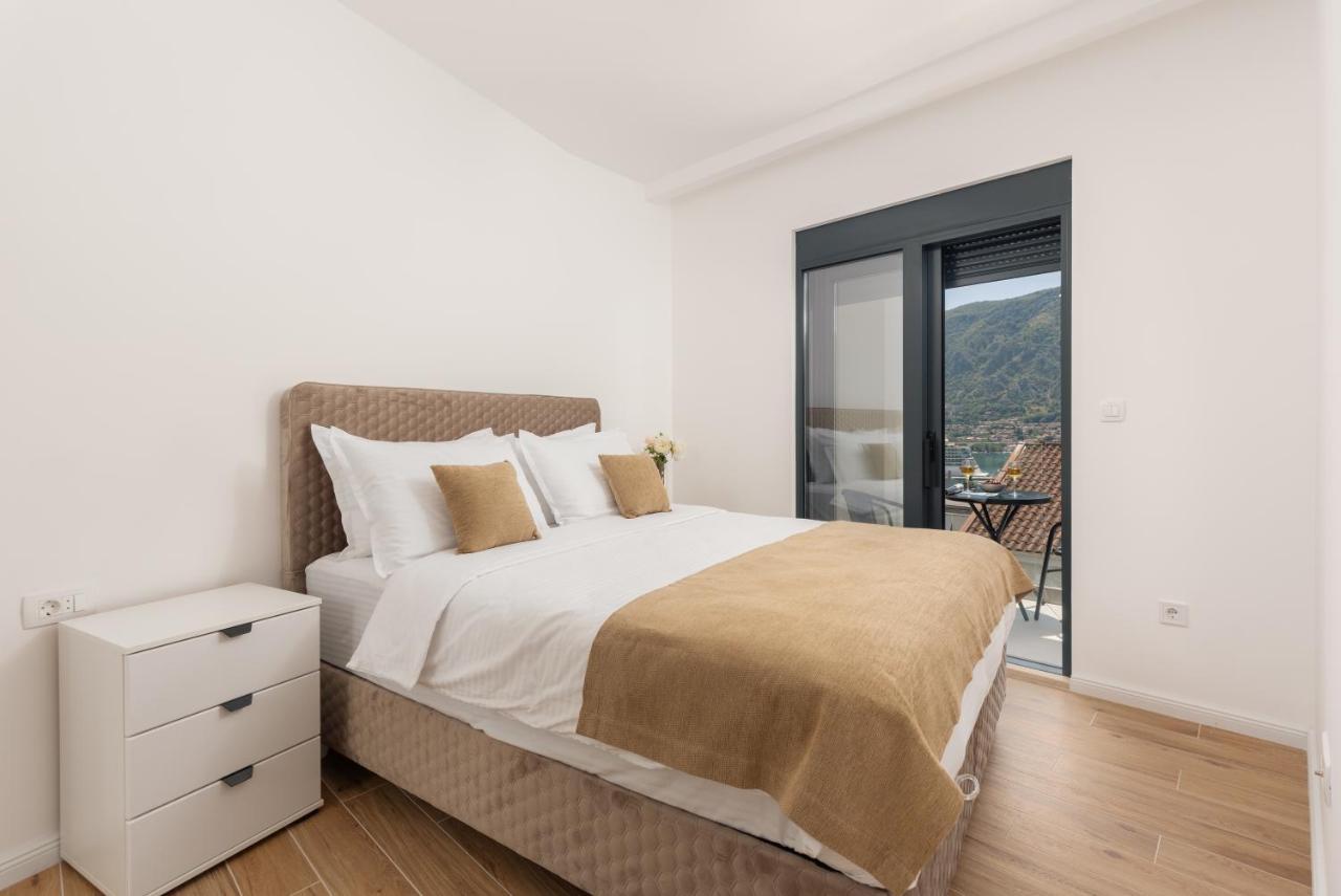 Berge Apartments Cattaro Esterno foto