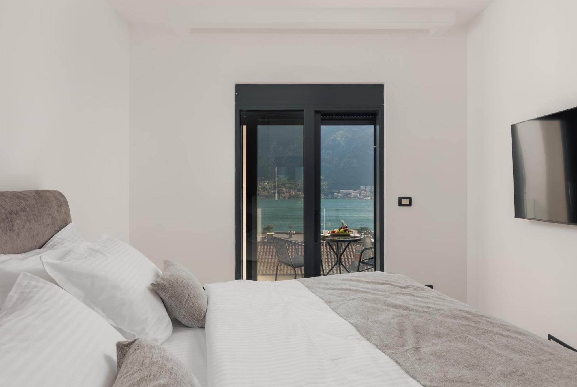 Berge Apartments Cattaro Esterno foto