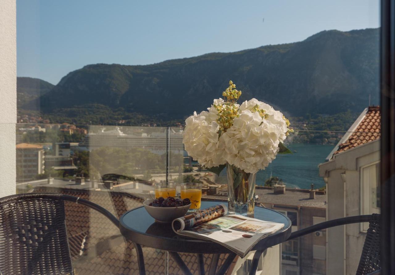 Berge Apartments Cattaro Esterno foto