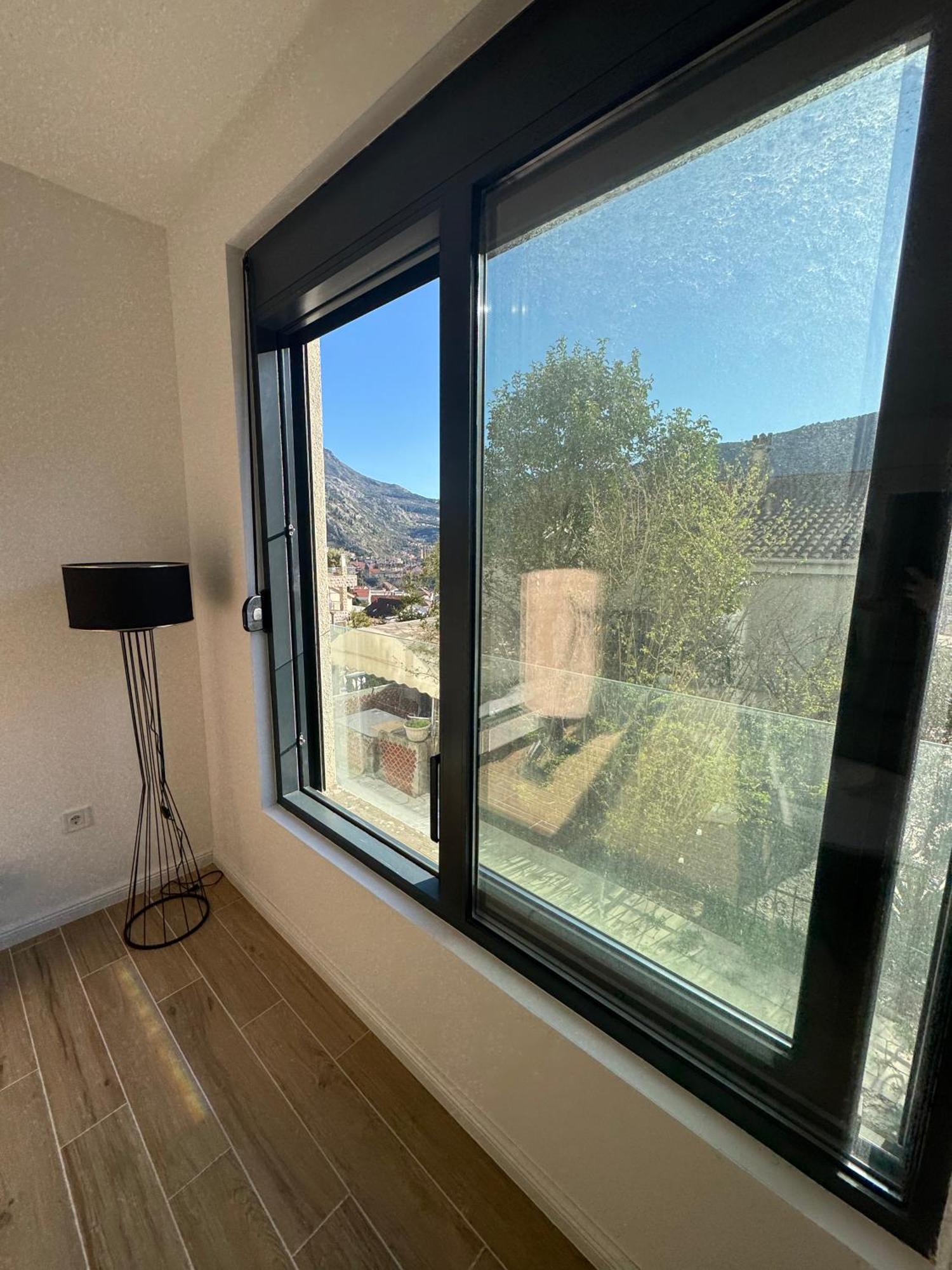 Berge Apartments Cattaro Esterno foto